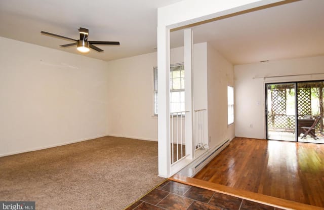 1005 MOOREFIELD HILL PL SW - 1005 Moorefield Hill Place Southwest, Vienna, VA 22180