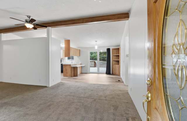 3Bd/2Ba Redmond Home Gallery 3