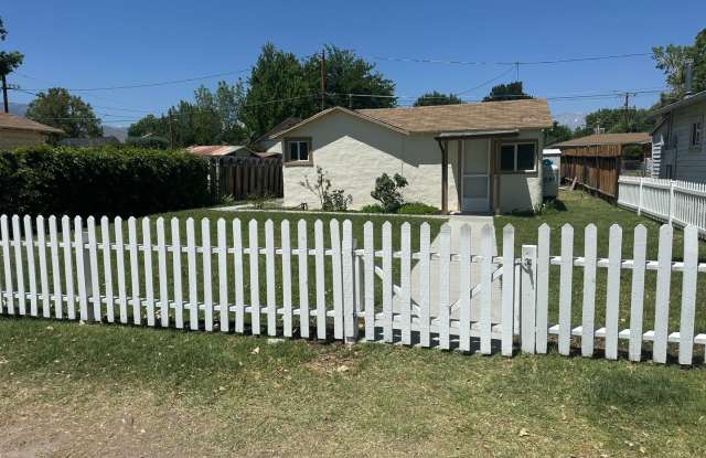 Fresh one bedroom, one bath home in downtown Bishop photos photos