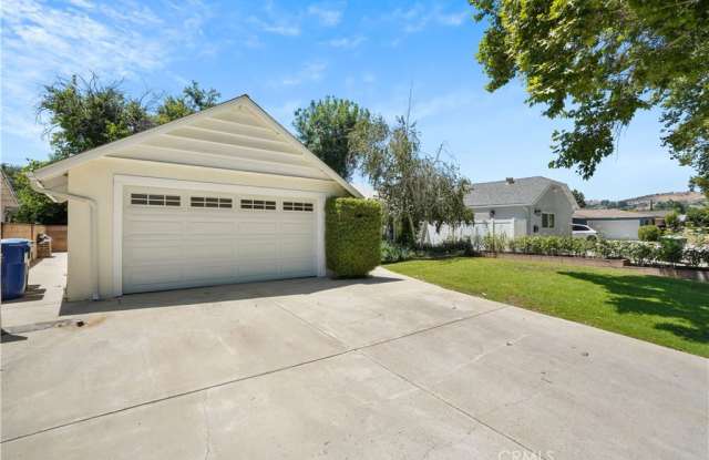23916 Archwood Street Gallery 3