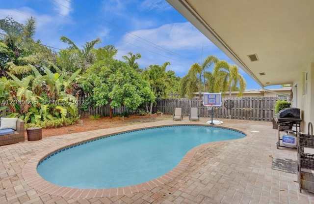 2211 NE 61st Ct Gallery 2