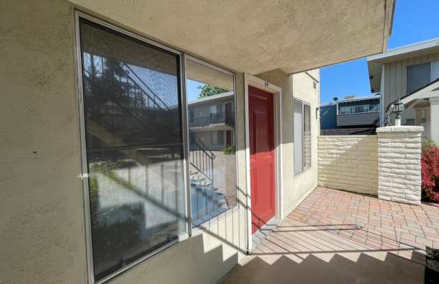 Gorgeous Downstairs Apartment End Unit In Concord! Gallery 4