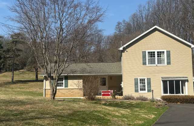 Country Living at Its Finest – 3676 Lower Saucon Road, Hellertown, PA Gallery 1