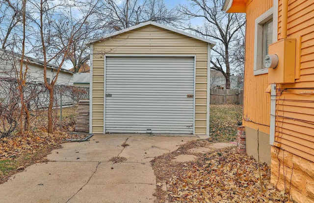 Beautiful, historic 3 Bed 2 Bath In quiet neighborhood photos photos