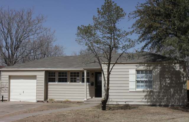 PRE -LEASING FOR AUGUST 1ST! 4 Bedroom/2 bath House 1.5 Miles from Texas Tech - 2414 32nd Street, Lubbock, TX 79411