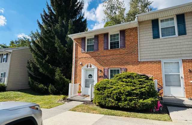 2 Bedroom, 1.5 Bath Townhouse Gallery 2