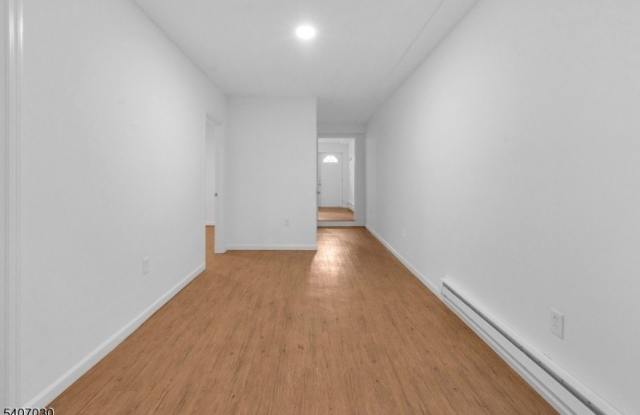 614 Bond St Gallery 3