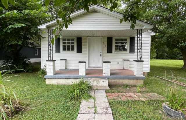 3 Bedroom/1 Bath home with large yard Gallery 1