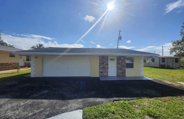 511 N 60th Way unit: East Apartment photos photos