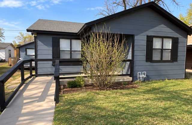 Cozy 2 bedroom, 1 bath home COMING SOON! Gallery 1