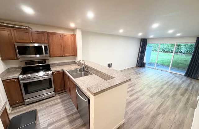 Spacious 2 bed/2.5 bath Townhome near Totem Lake! Gallery 4