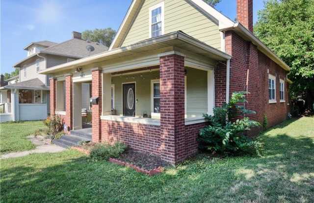 3852 North Park Avenue Gallery 2