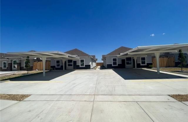 906 Clarence Avenue unit: 2 photos photos