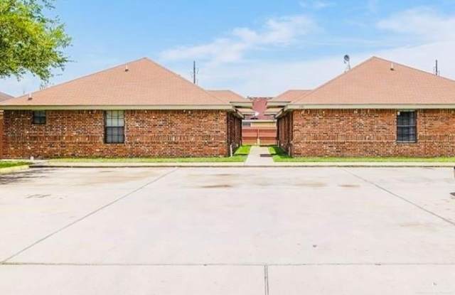 241 E 19th Street unit: 2 photos photos