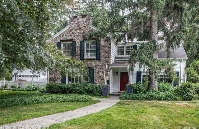 645 ARLINGTON Street photos photos