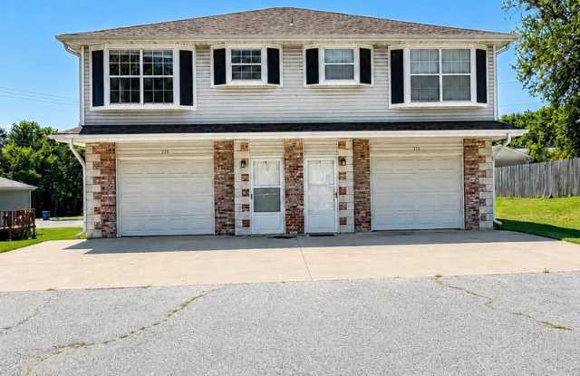 2 Bed | 2 Bath | 1-Car Garage | South Joplin $1000 Gallery 3