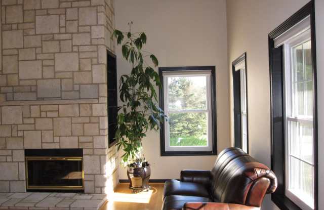 4975 Westwind Drive Gallery 3