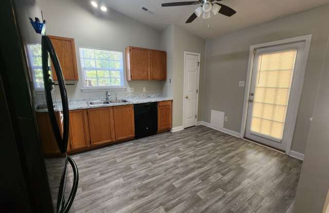 3 Bedroom Home Near University Area Gallery 4