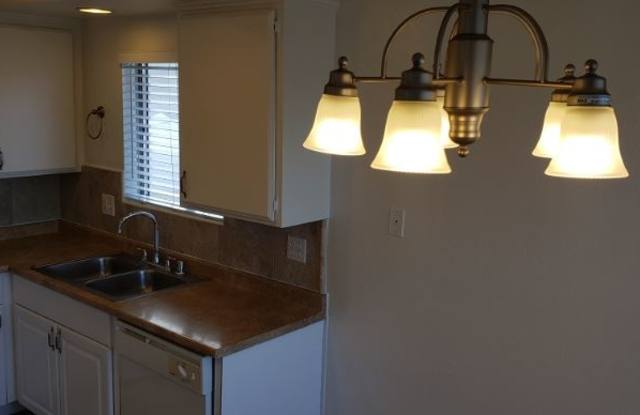 16682 Blanton Ln C Gallery 4