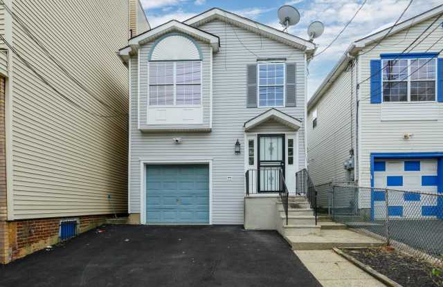 114 Watson Avenue Gallery 1