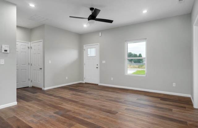 119 West Bluegrass Gallery 4