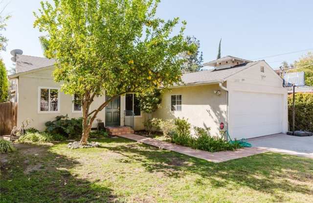 12832 Kling Street photos photos