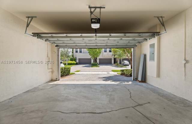 8058 NW 105th Ct Gallery 2