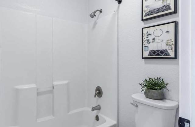 1867 Cherokee Dr Unit 1 Gallery 4