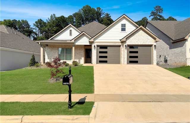 9579- Crete Circle Gallery 1