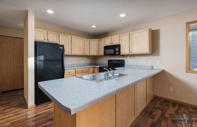 SPACIOUS UPDATED TOWNHOME WITH IN-UNIT LAUNDRY photos photos