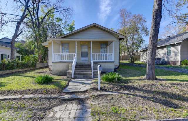 Beautiful historic home for rent in The Avenues of West Columbia. - 203 Augusta Street, West Columbia, SC 29169