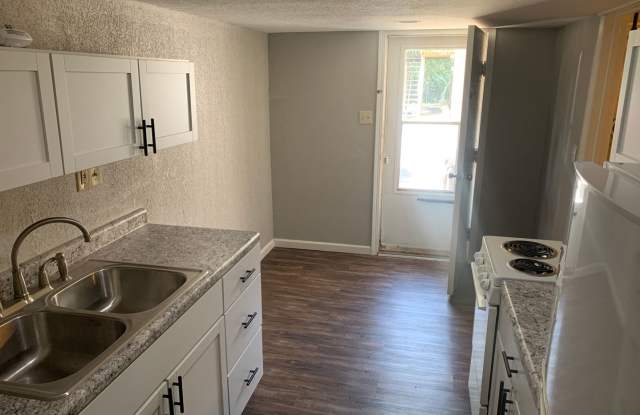 1101 Pekin Ave photos photos