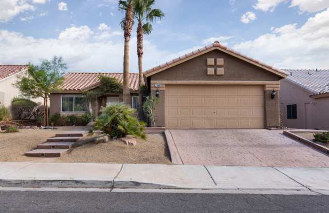 NW single story with four bedrooms and large backyard photos photos