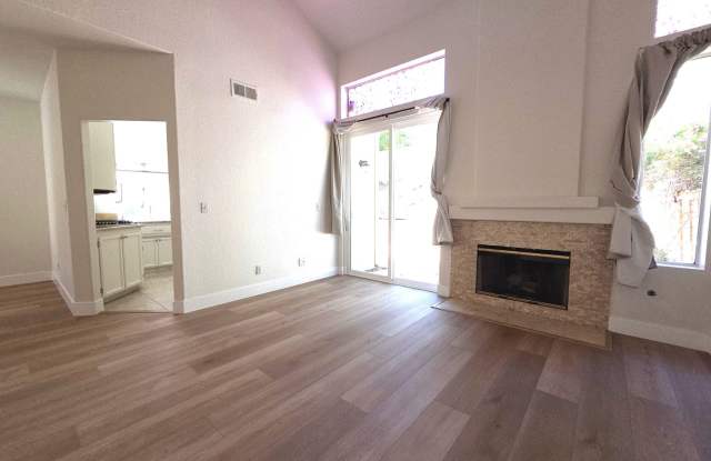 Scripps Ranch Townhome in Campton Gallery 4