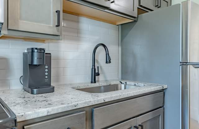 422 Lexington Avenue - 18 photos photos