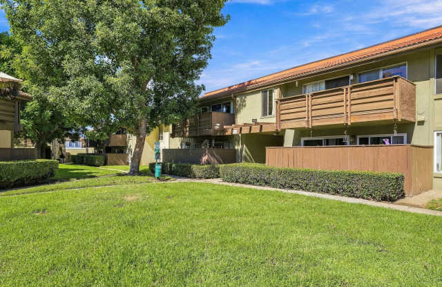 Upstairs 3 bedroom in gated community Gallery 3