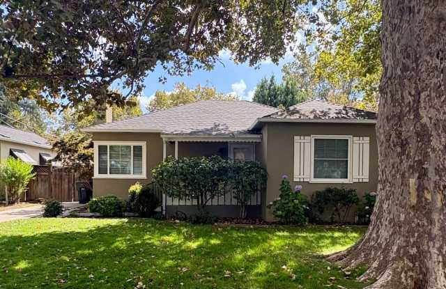Spacious and Sparkling 3bed/2bath Home in Land Park Gallery 3
