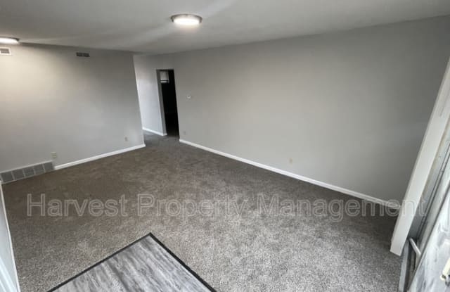 1904 W 25th St - 1904 West 25th Street, Lawrence, KS 66046