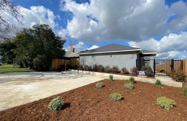 955 W 18th St photos photos