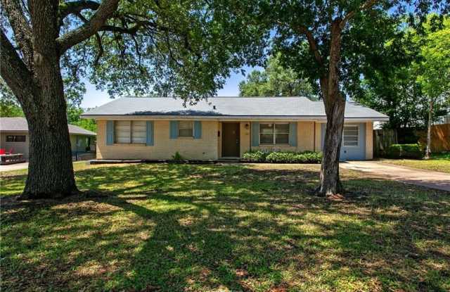 104 Redmond Drive - 104 Redmond Drive, College Station, TX 77840 104 Redmond Drive - 104 Redmond Drive, College Station, TX 77840