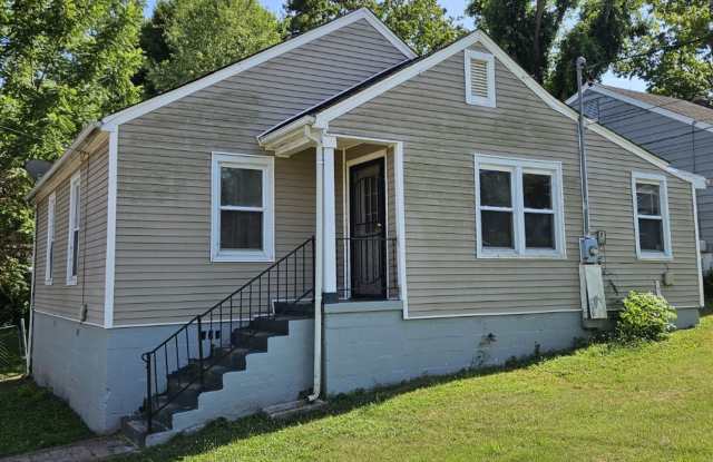 Knoxville 37920 - 3 bedroom, fenced yard - call Brad Croisdale 865-805-9964 photos photos