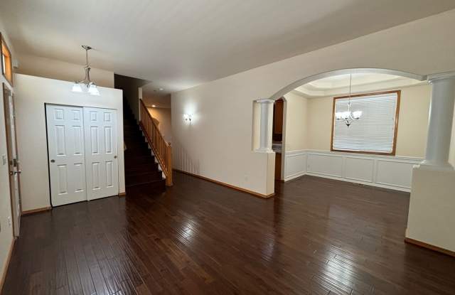 Spacious 4-Bedroom Family Home in Creekside Park, Bothell Gallery 3