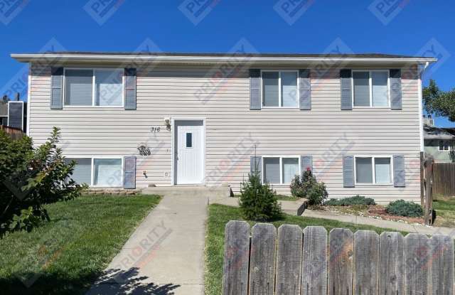 316 Oregon Ave - 316 Oregon Avenue, Gillette, WY 82718