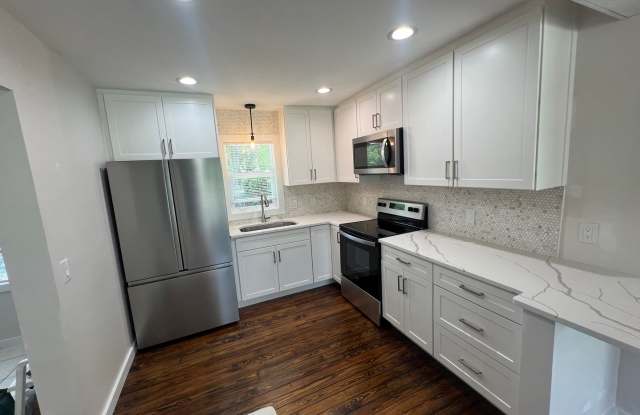ANNUAL ** $1,600/month ** 3/4 Mile from SunSeeker Resort ** 2 Bed / 1 Bath - Charlotte Harbor photos photos
