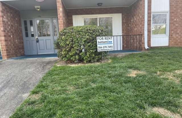 2728 OHenry Blvd - 2728 North O.Henry Boulevard, Greensboro, NC 27405