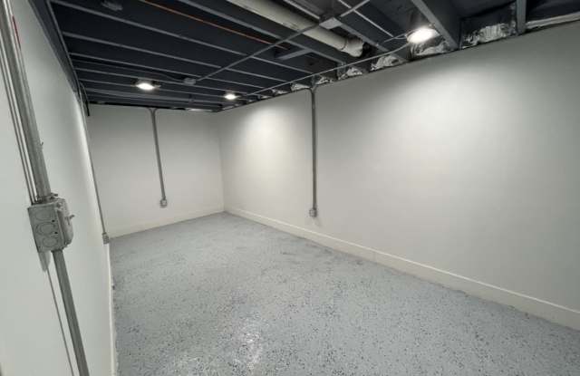 1631 South Central Park Avenue Gallery 2