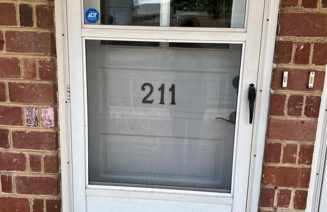 211 W G Street photos photos