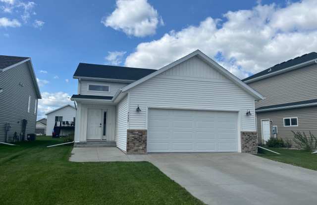 4 bed 2 bath Single Family Home photos photos