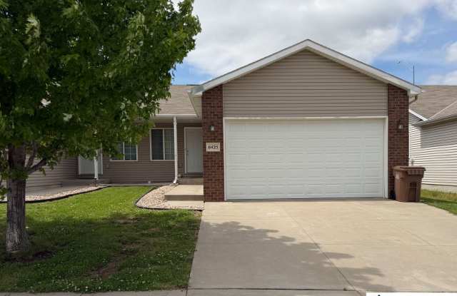 Cozy 4-Bed, 2-Bath Townhome in Northeast Lincoln photos photos