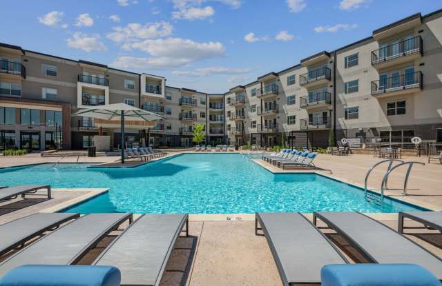 BroadVue Apartments Gallery 2